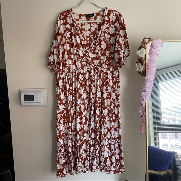 ELOQUII Flare Sleeve Tiered Midi Dress - Picture 3 of 6